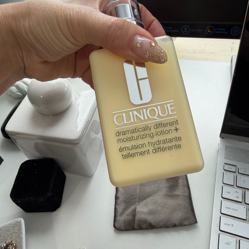 Clinique Hydrating Lotion in Cream - Picture 3 of 4